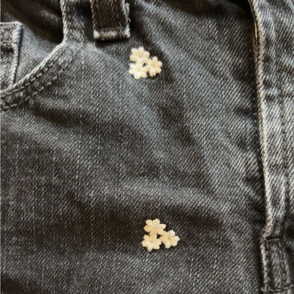 Old Navy Embroidered Shorts - Picture 4 of 4